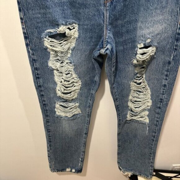 GOOD AMERICAN DISTRESSES STRAIGHT LEG JEAN - Picture 12 of 13